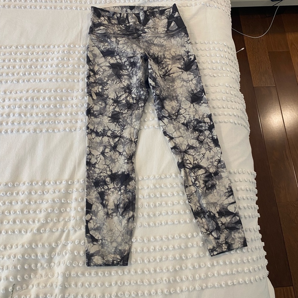 Lululemon Athletica Black and White Tie-Dye Leggings